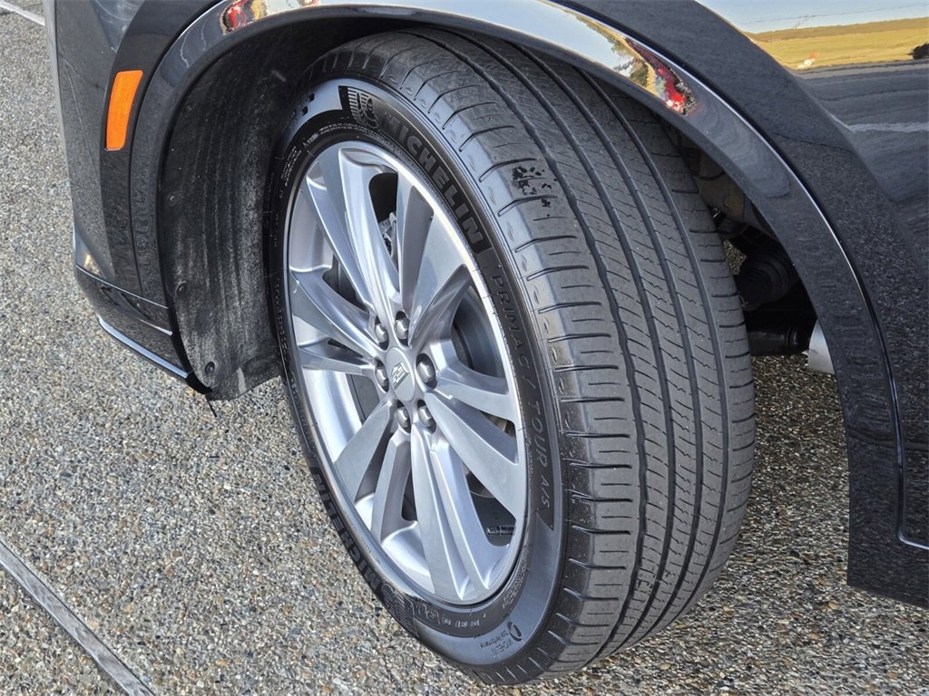 Used 2025 Cadillac XT6 Premium Luxury image 2