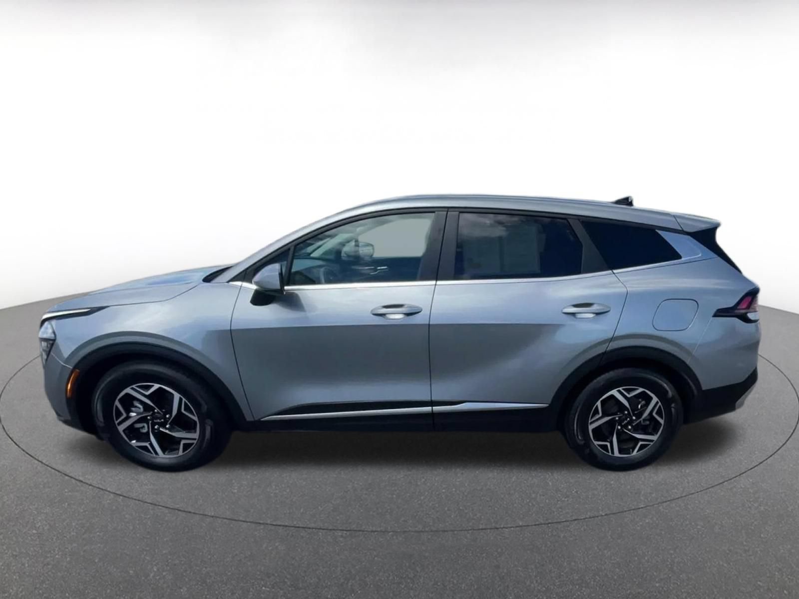 Used 2025 Kia Sportage LX FWD image 8