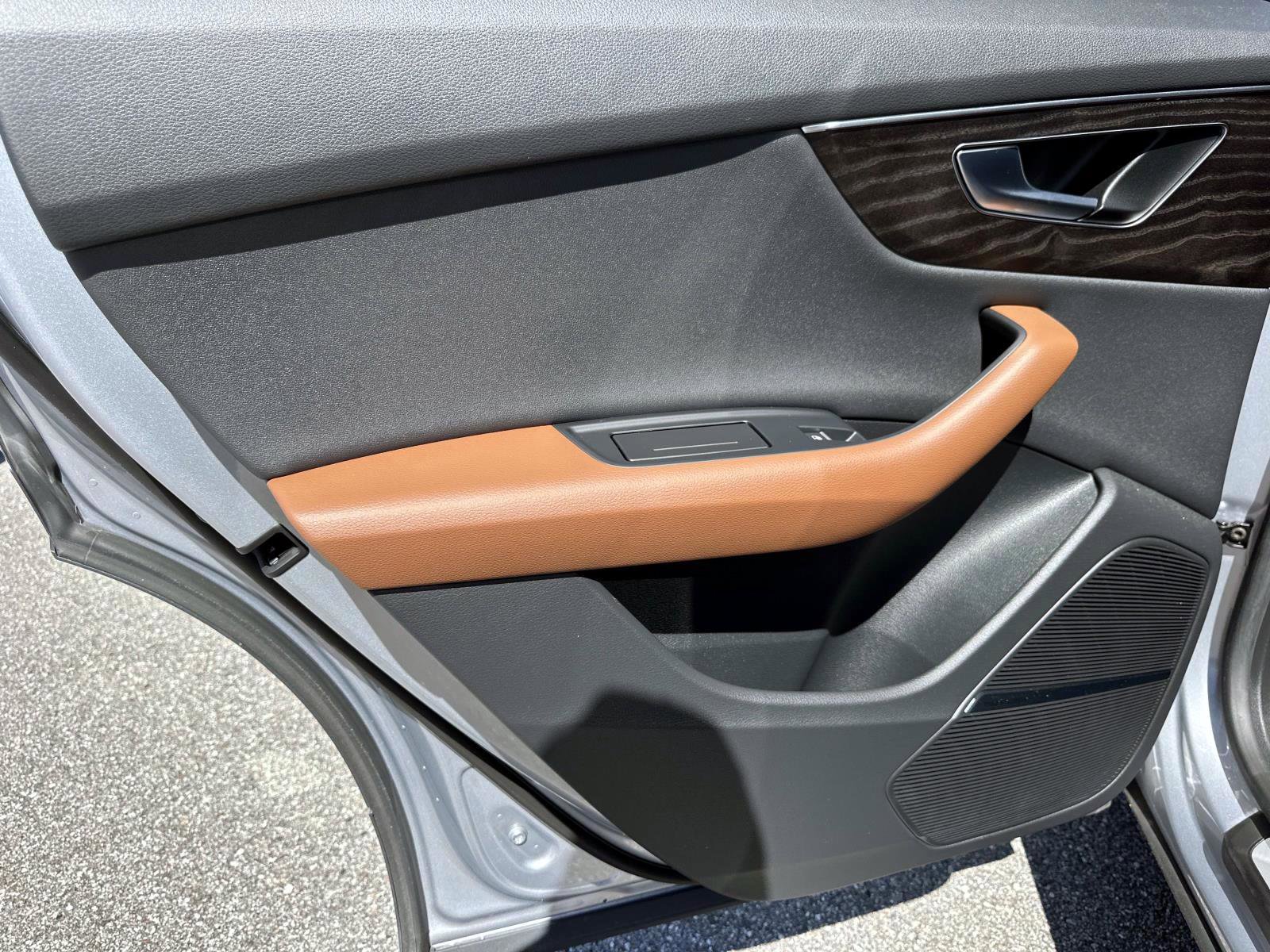 Used 2022 Audi Q8 Premium Plus image 13