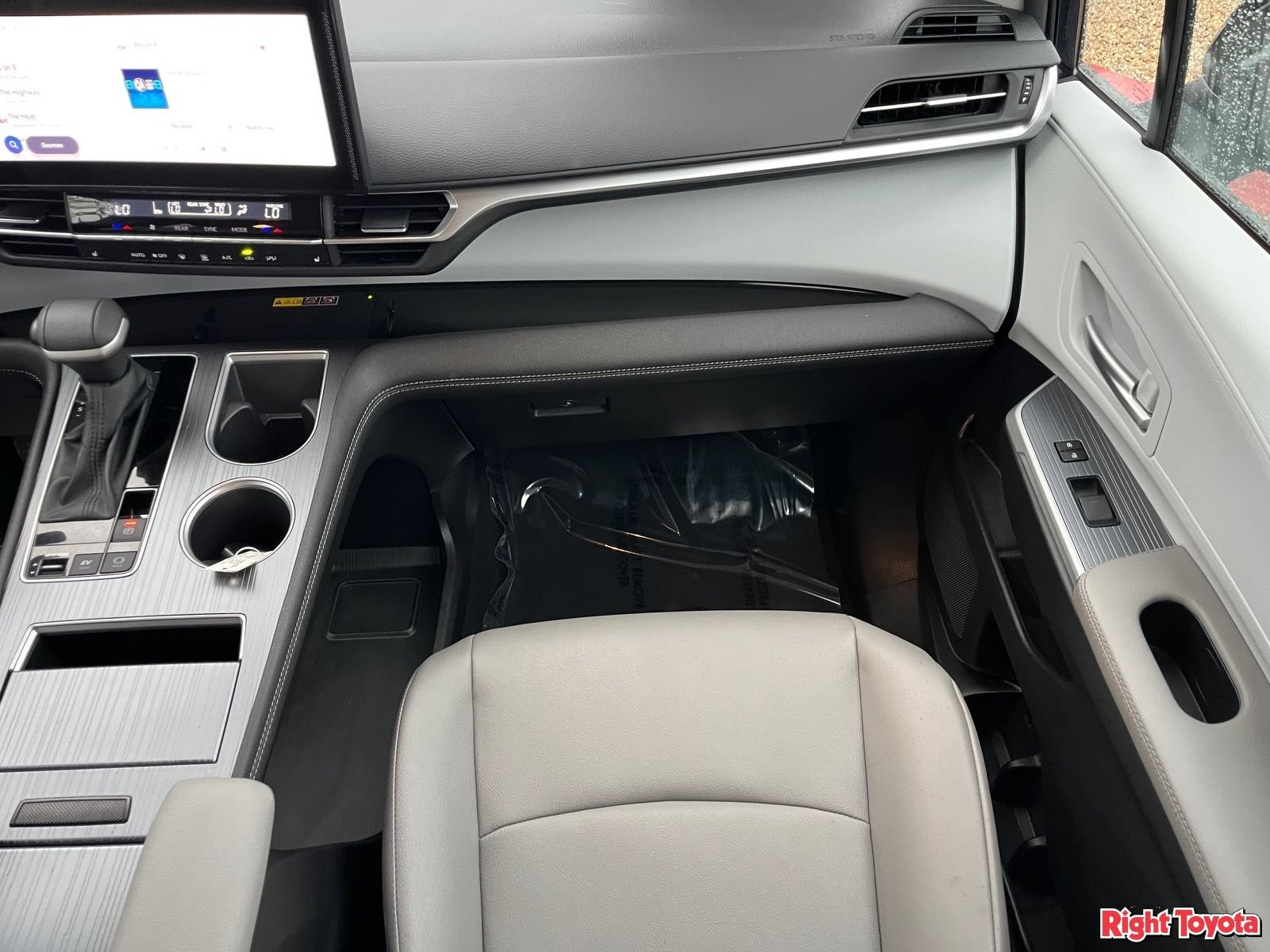 Certified 2026 Toyota Sienna XLE FWD image 19