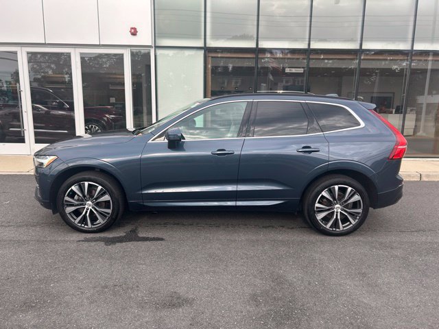 Used 2022 Volvo XC60 B5 Momentum w/ Climate Package AWD/4WD image 2