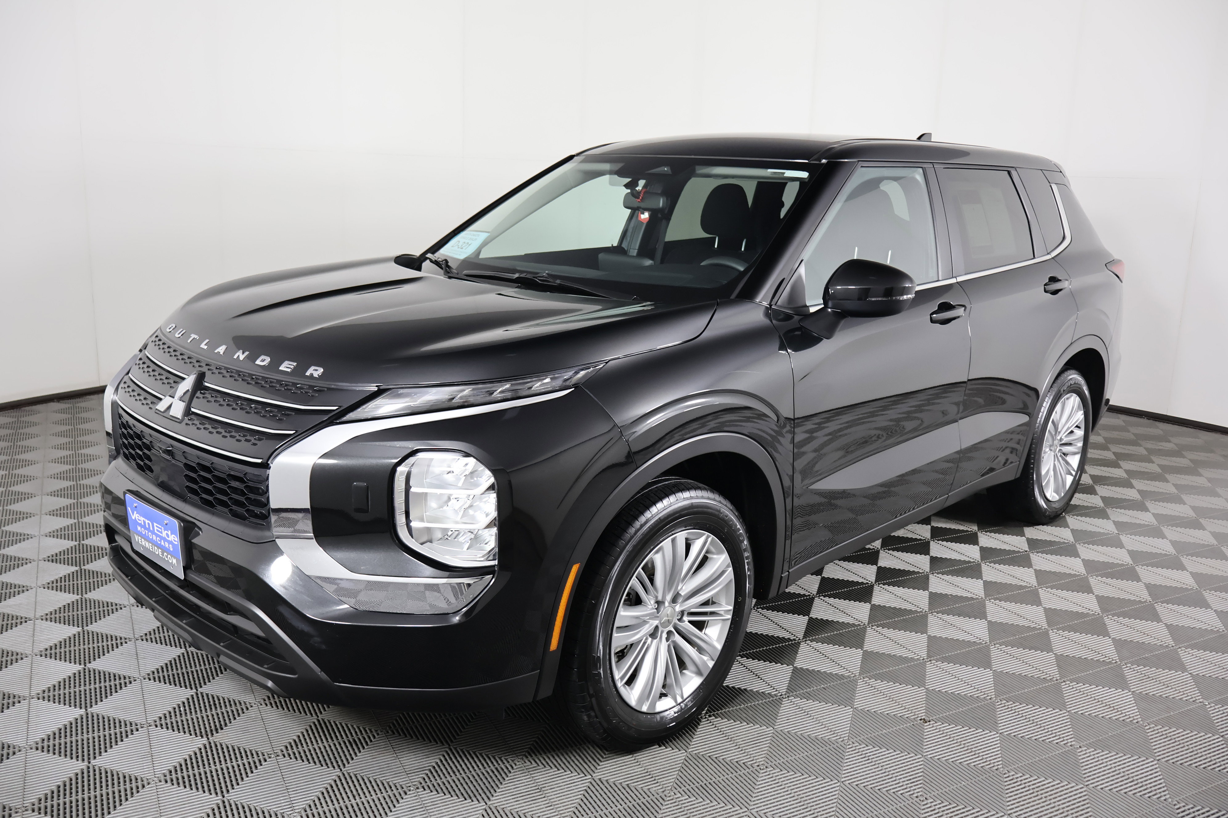 Used 2024 Mitsubishi Outlander ES image 10