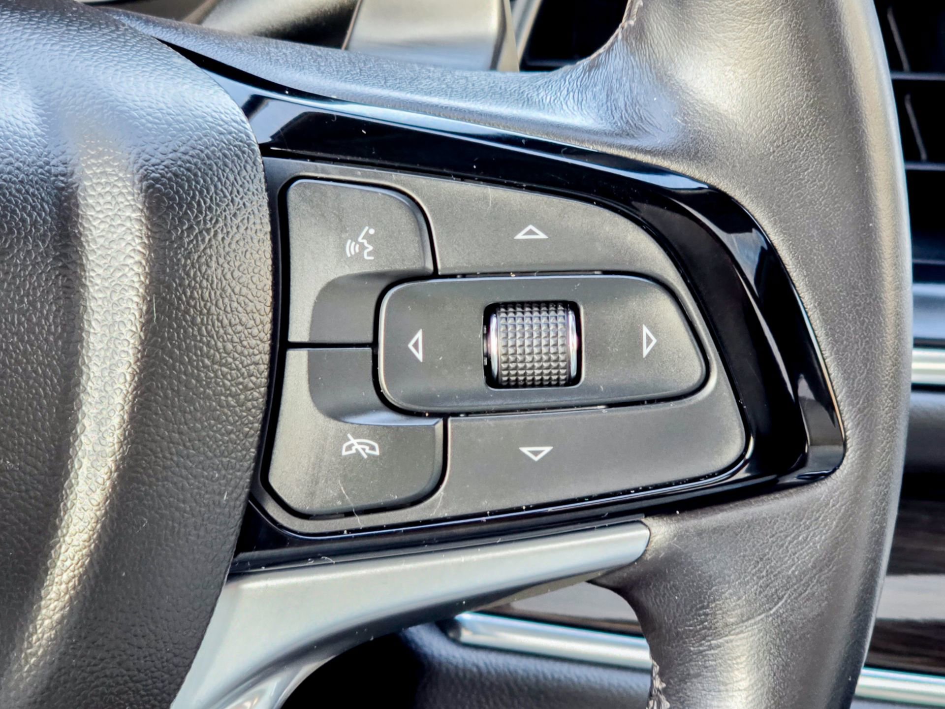 Used 2022 Buick Enclave Essence w/ Experience Buick Package image 36