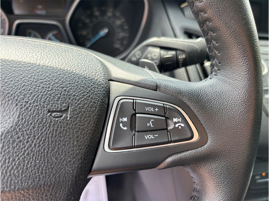 Used 2016 Ford Focus SE w/ SE Sport Package FWD image 19