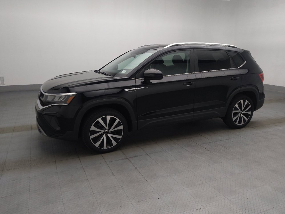 Used 2022 Volkswagen Taos SE FWD image 2