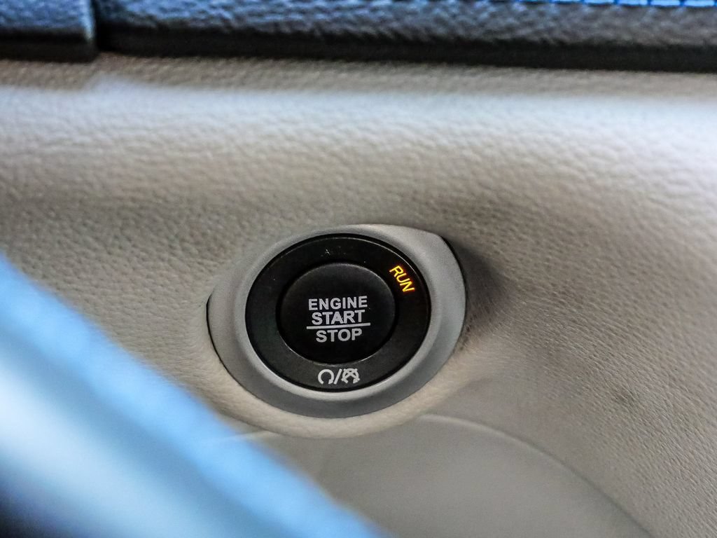 Used 2021 Chrysler Pacifica Touring-L FWD image 37