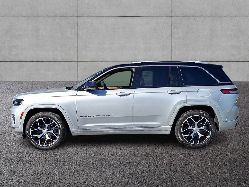 Used 2023 Jeep Grand Cherokee Summit AWD/4WD image 7