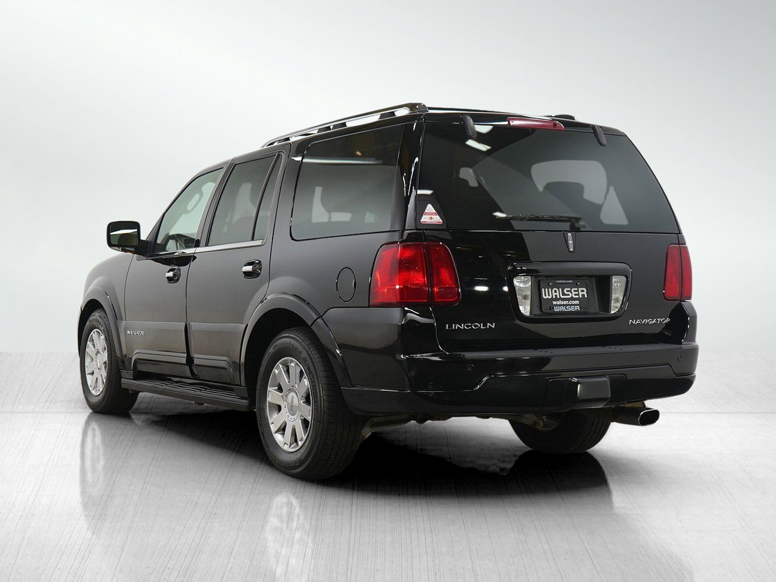Used 2004 Lincoln Navigator Ultimate AWD/4WD image 3