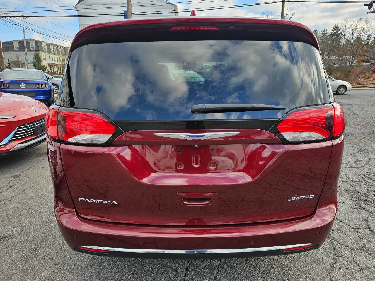 Used 2019 Chrysler Pacifica Limited w/ Tire & Wheel Group image 6