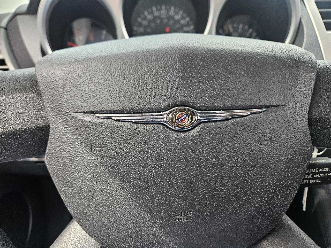 Used 2010 Chrysler Sebring Touring FWD image 21