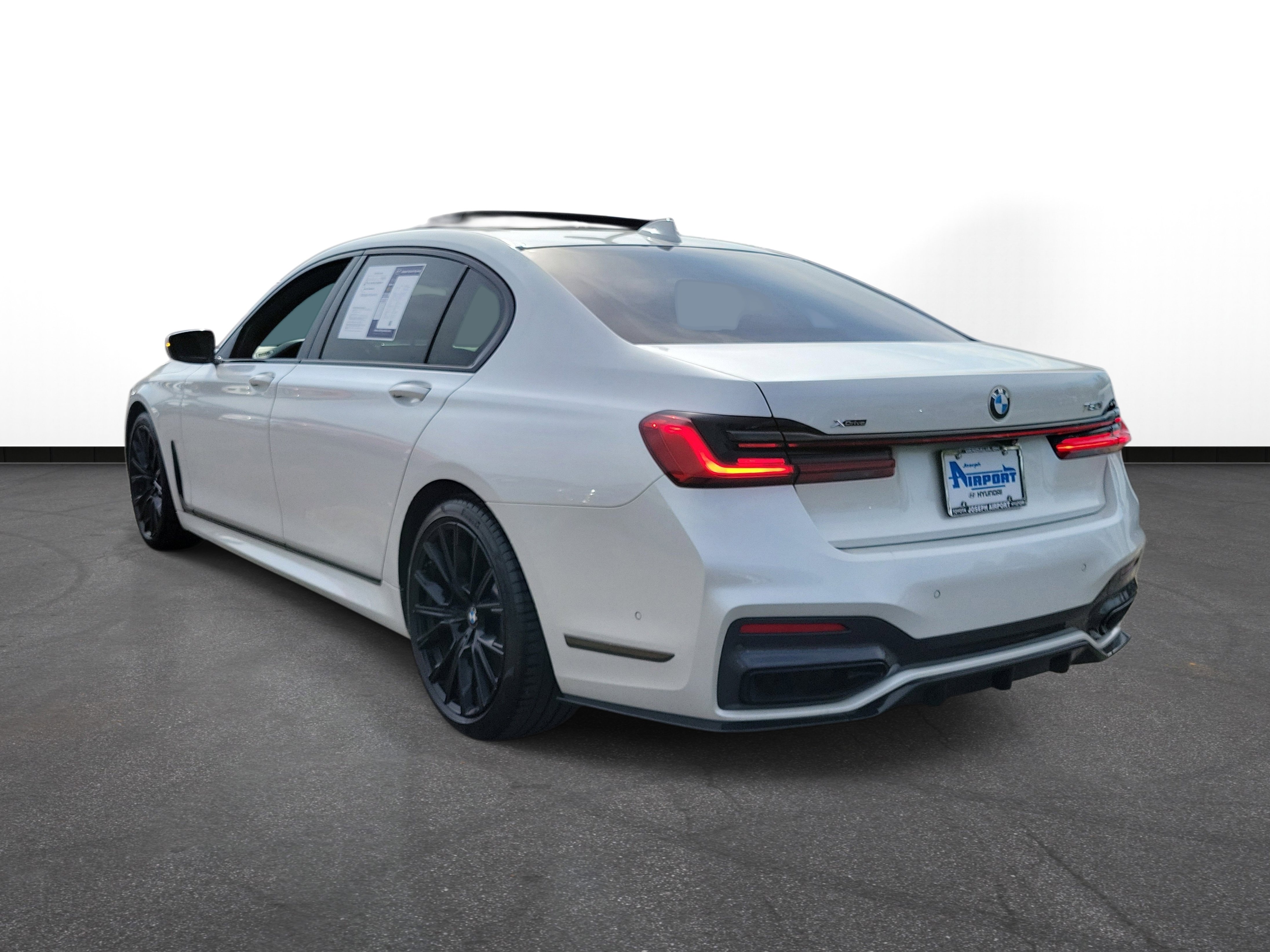 Used 2020 BMW 750i xDrive w/ Executive Package image 3