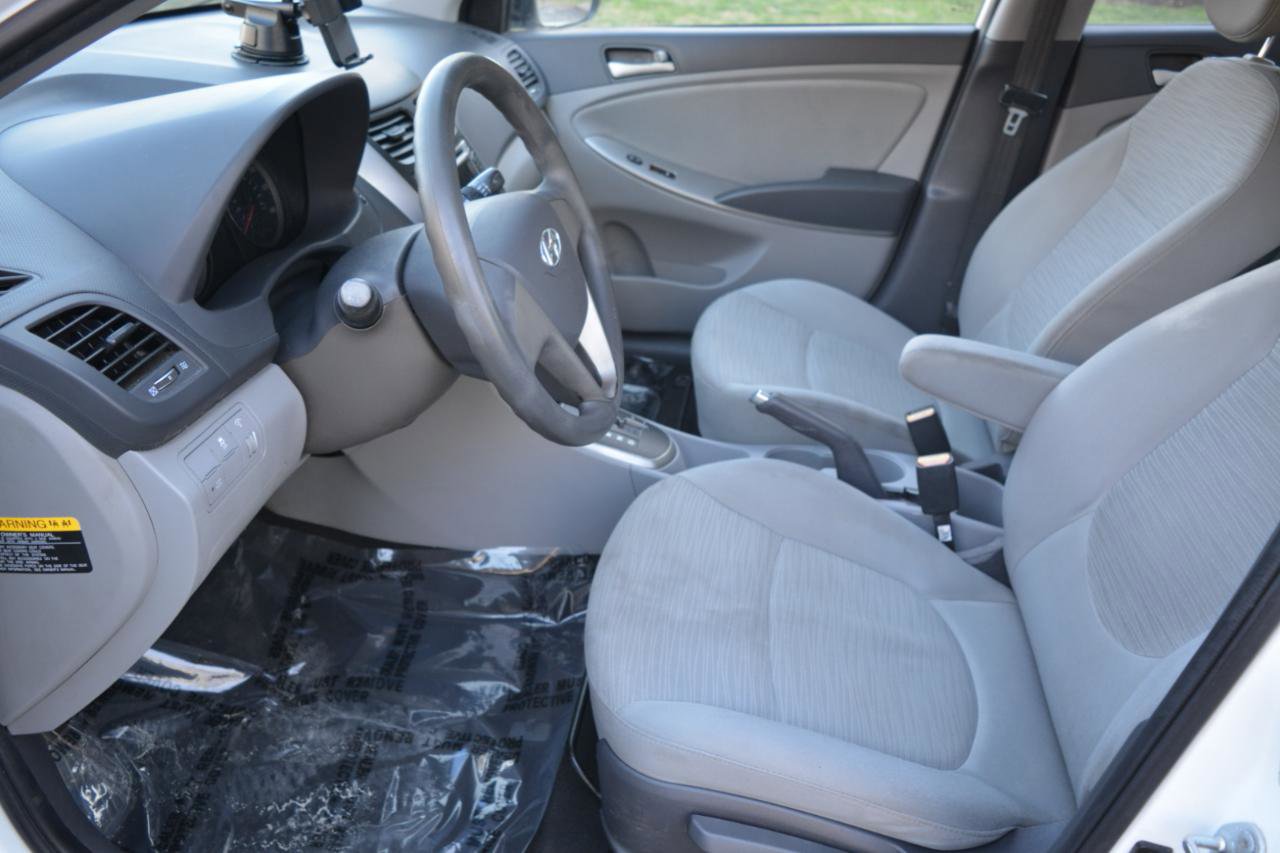Used 2015 Hyundai Accent GLS image 11
