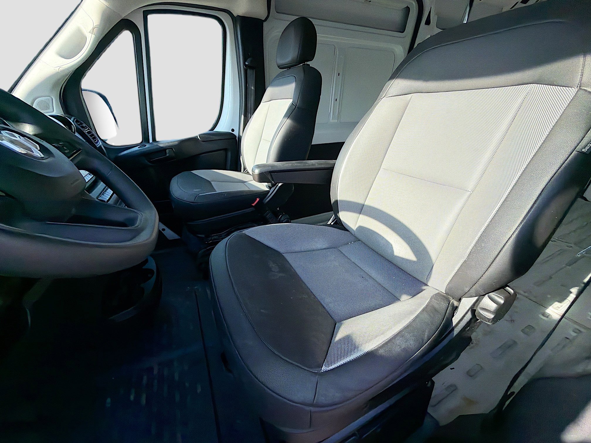 Used 2025 RAM ProMaster 3500 w/ Convenience Group FWD image 8