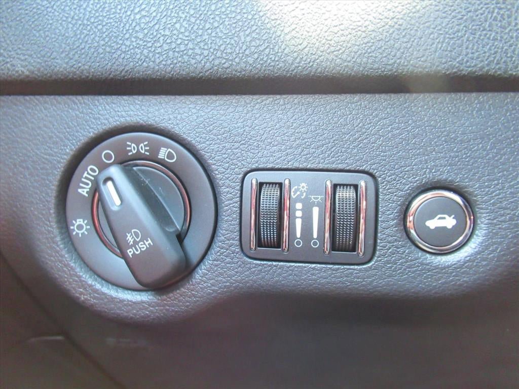 Used 2014 Dodge Charger R/T RWD image 21