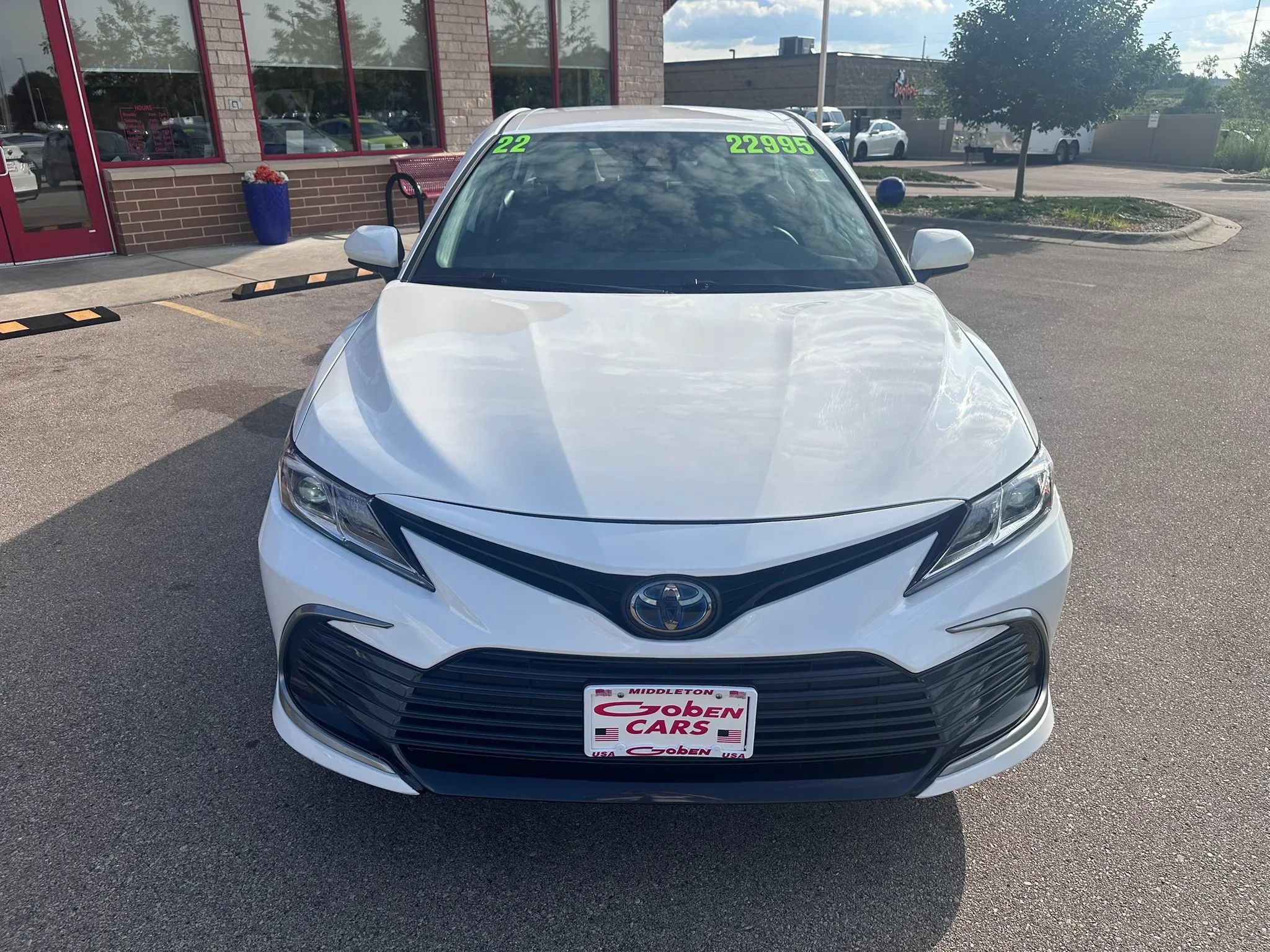 Used 2022 Toyota Camry LE FWD image 2