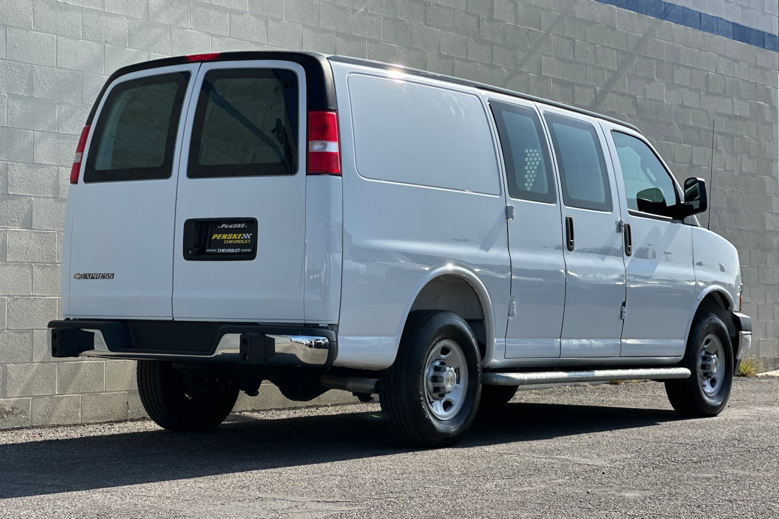 Used 2025 Chevrolet Express 2500 w/ Driver Convenience Package RWD image 4