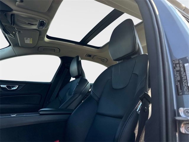 Used 2019 Volvo S60 T6 Momentum w/ Premium Package image 16