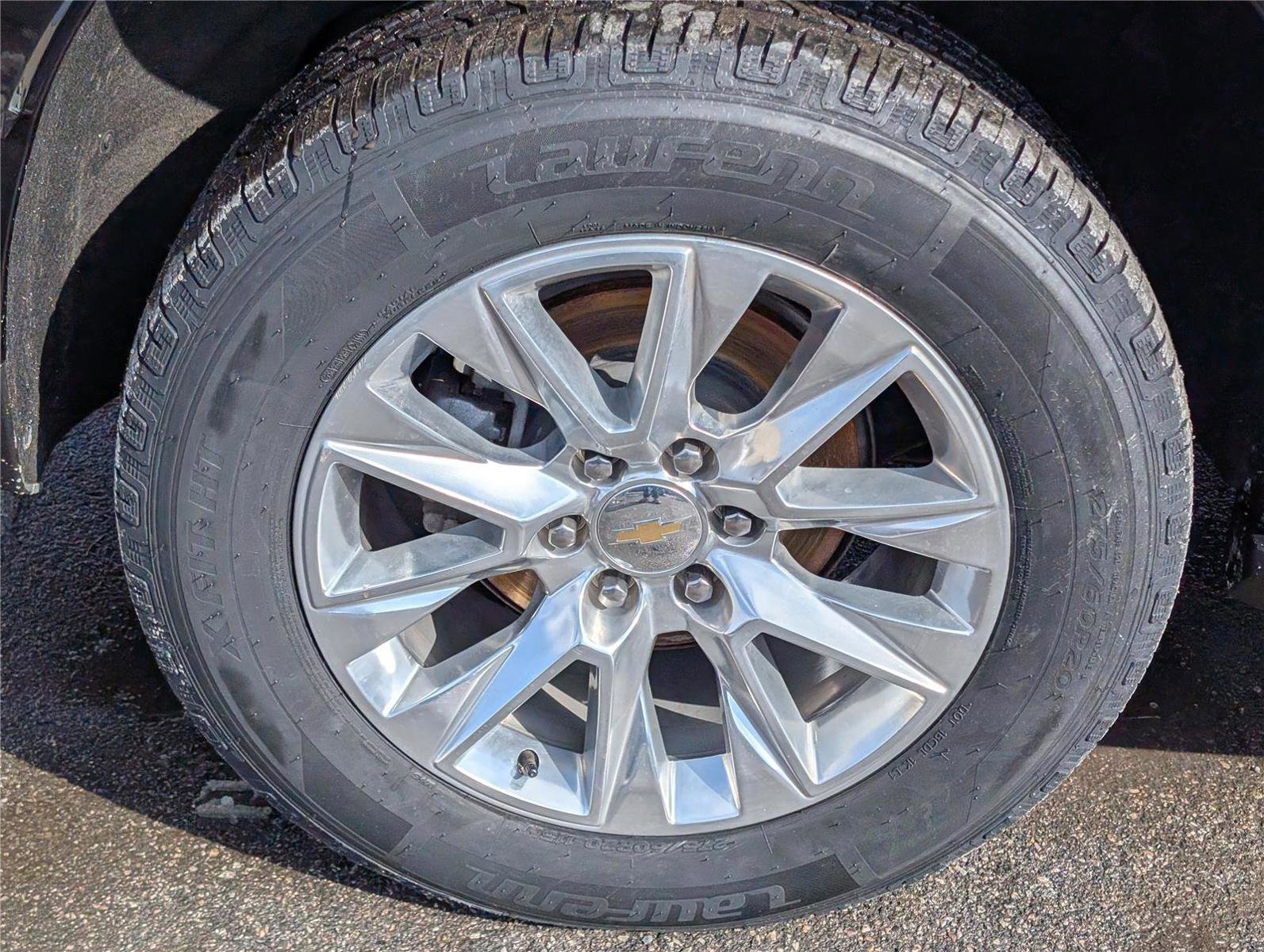 Used 2024 Chevrolet Suburban Premier image 9