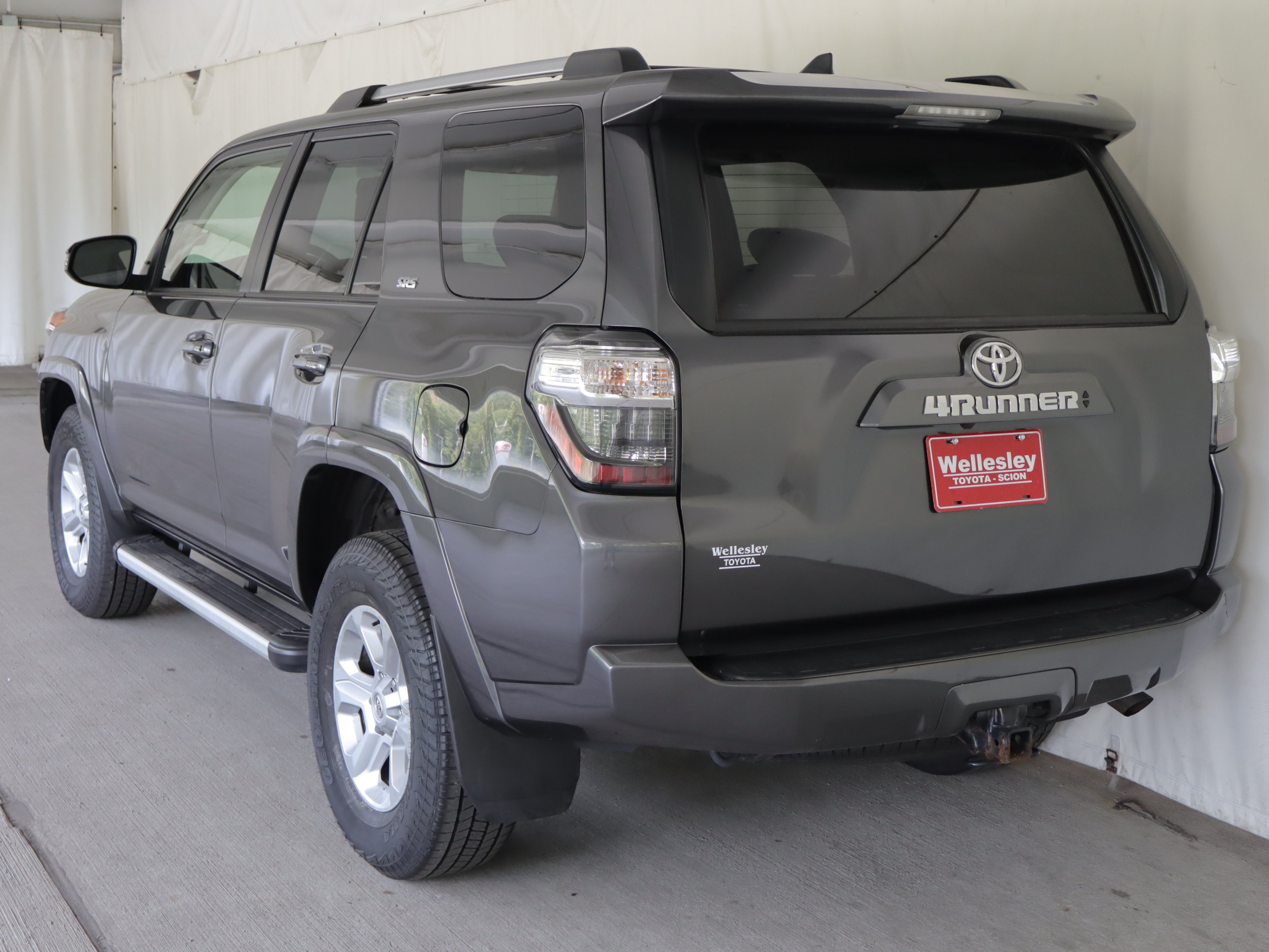 Used 2023 Toyota 4Runner SR5 Premium w/ Moonroof Package AWD/4WD image 29