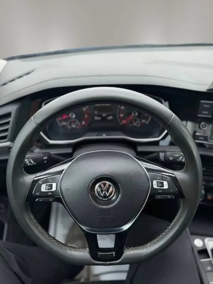 Used 2021 Volkswagen Jetta SE FWD image 13