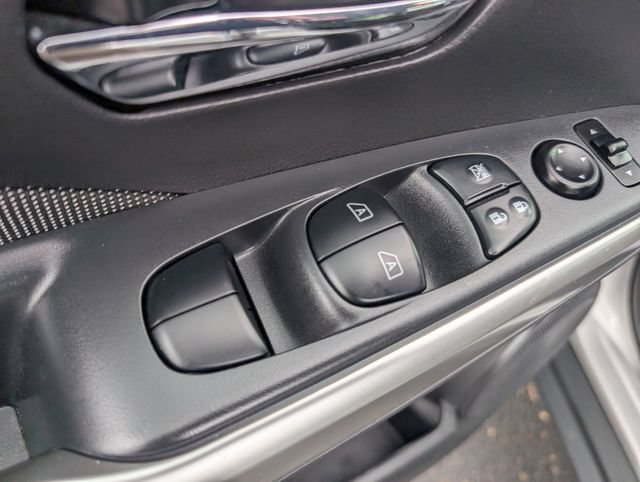 Certified 2020 Nissan Kicks SV FWD image 15