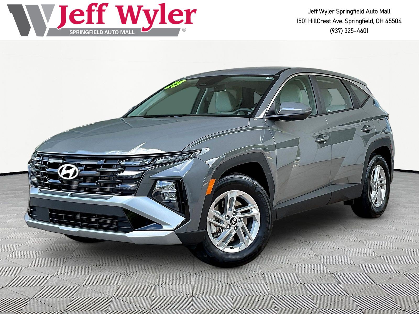 Used 2025 Hyundai Tucson SE FWD image 1