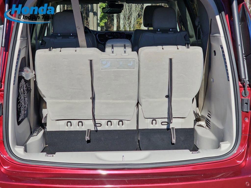 Used 2021 Chrysler Pacifica Touring-L image 14