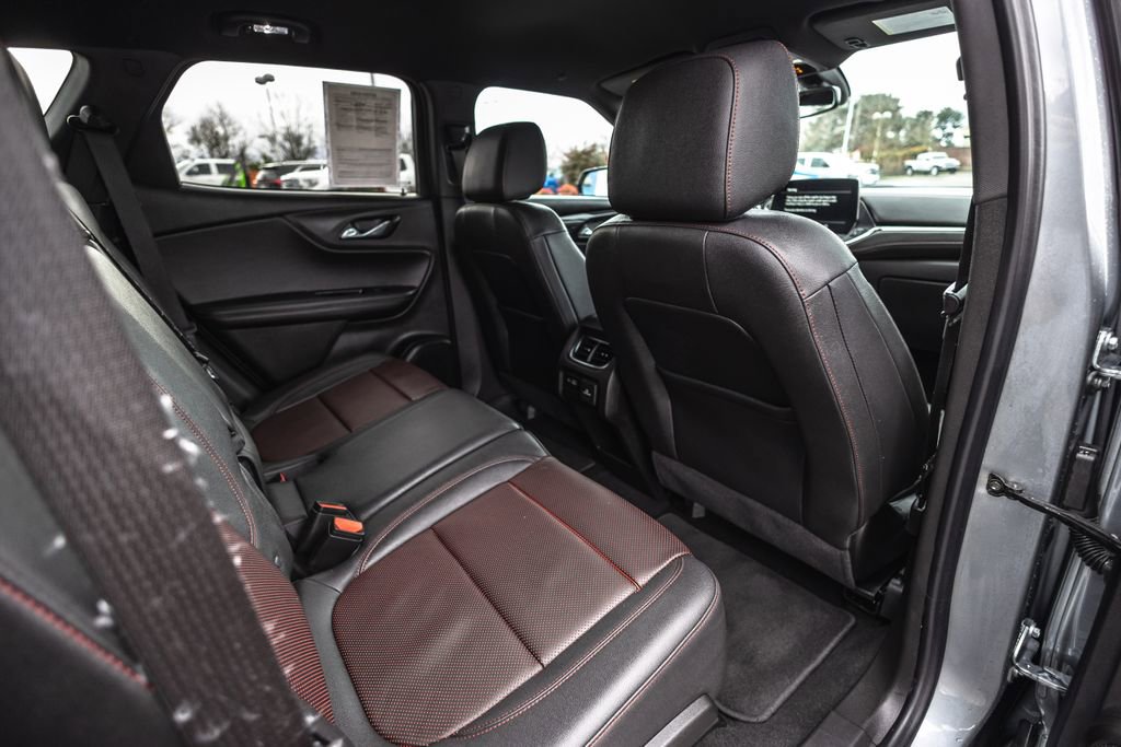 Used 2025 Chevrolet Blazer RS image 32