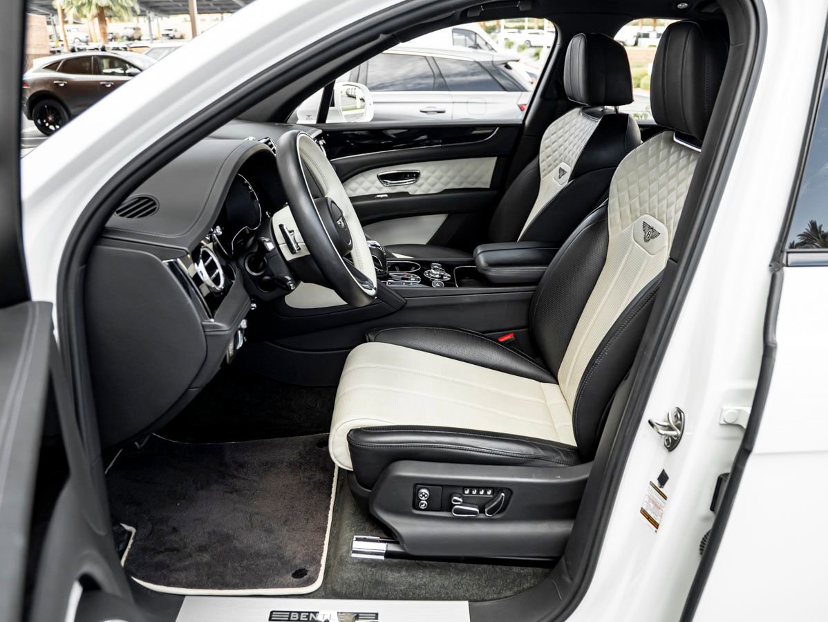 Used 2022 Bentley Bentayga AWD/4WD image 16