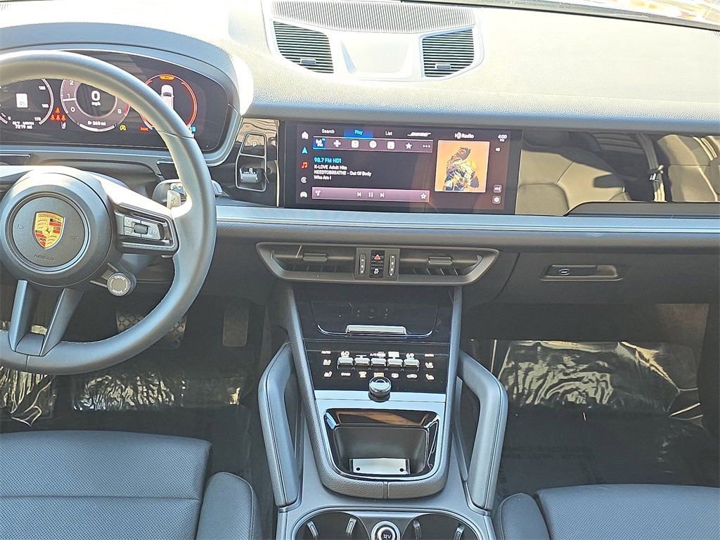 Certified 2025 Porsche Cayenne AWD/4WD image 22