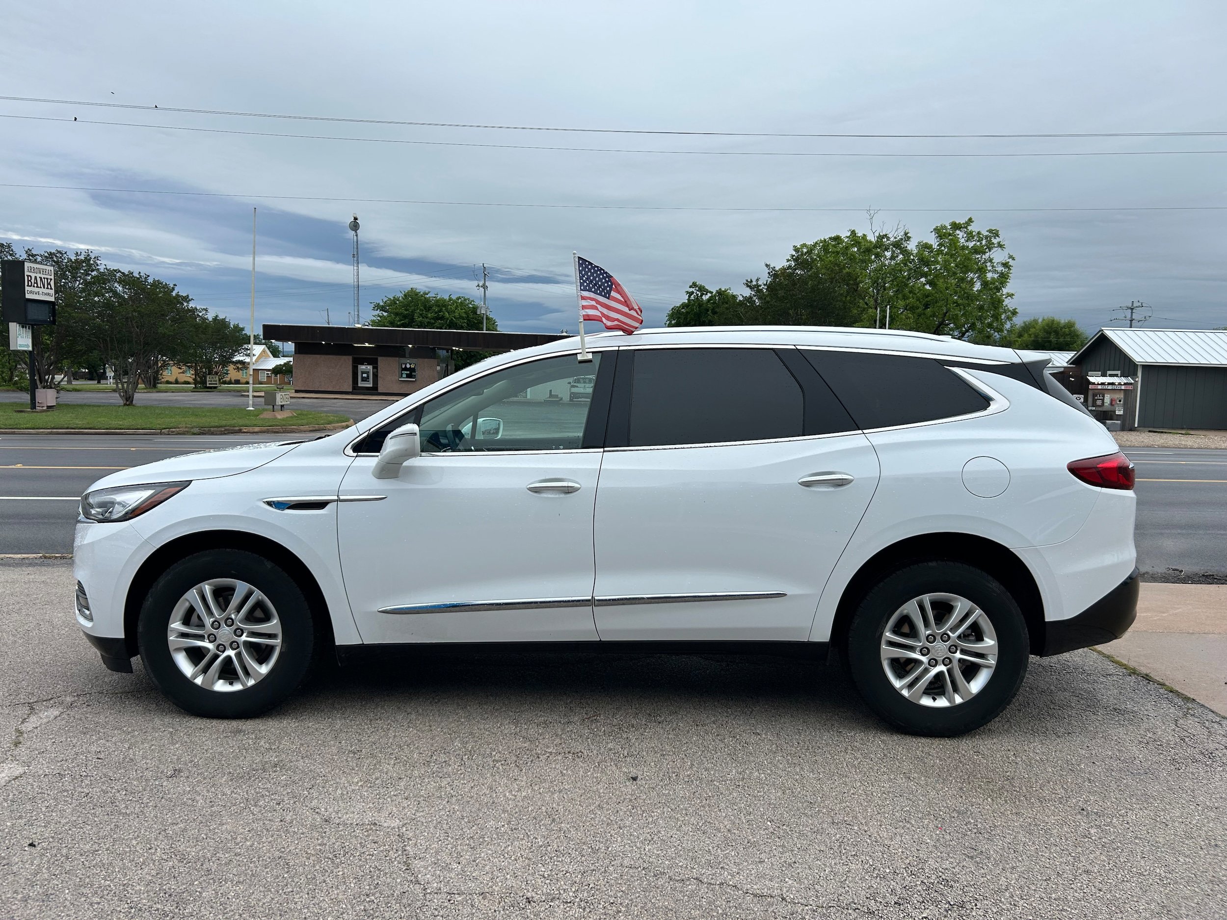 Used 2019 Buick Enclave Essence FWD image 3