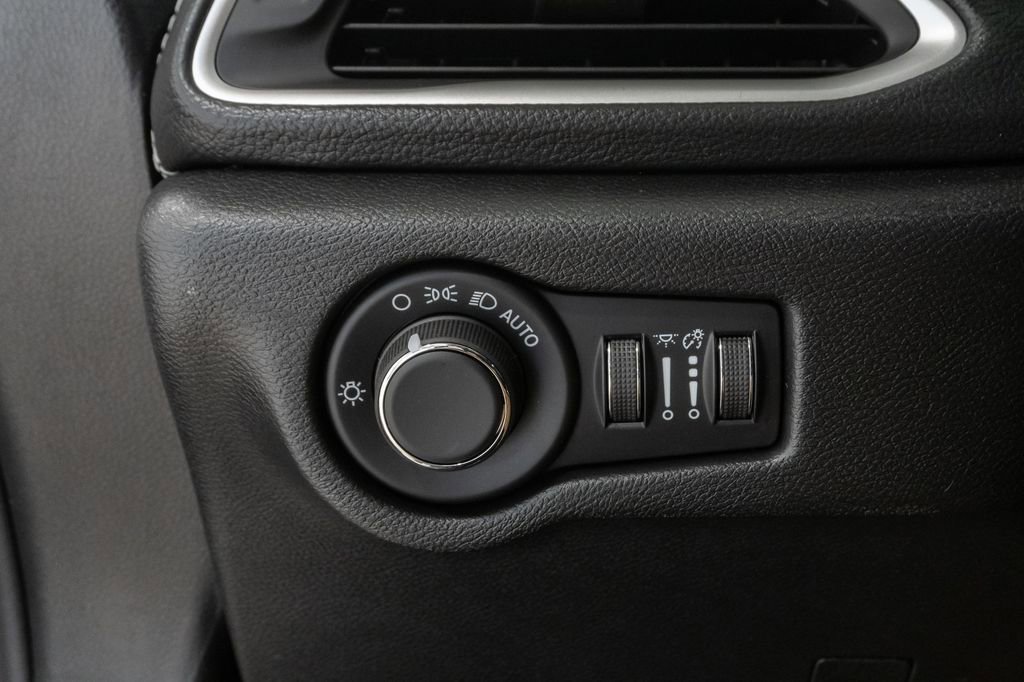 New 2027 Chrysler Pacifica Limited AWD/4WD image 13