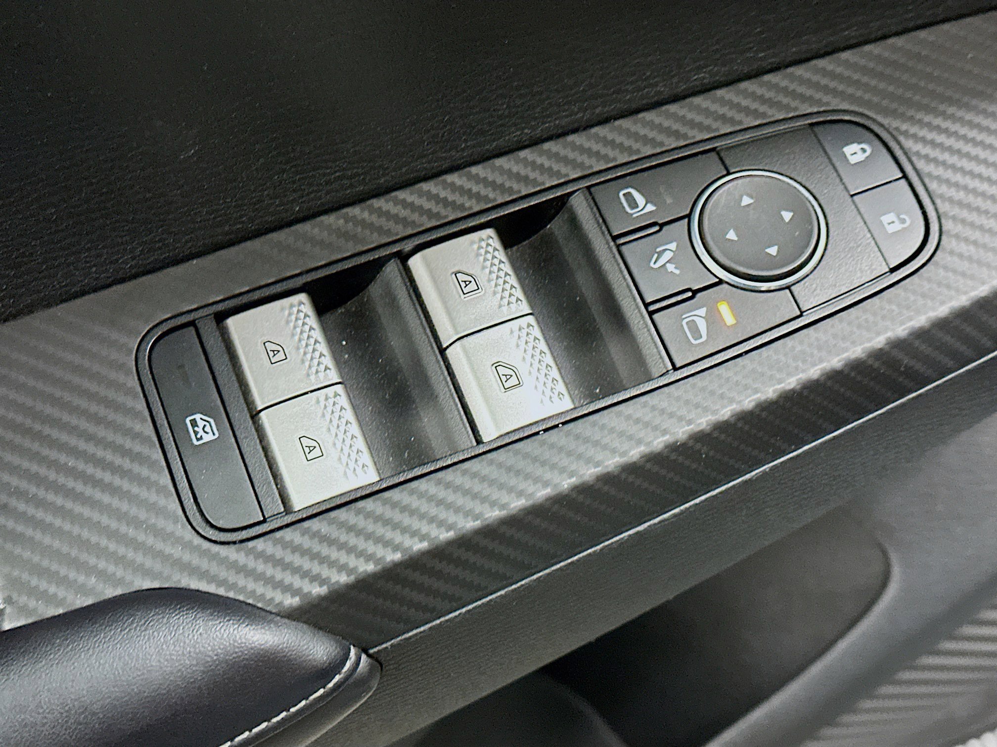 Used 2024 Mitsubishi Outlander SE image 15