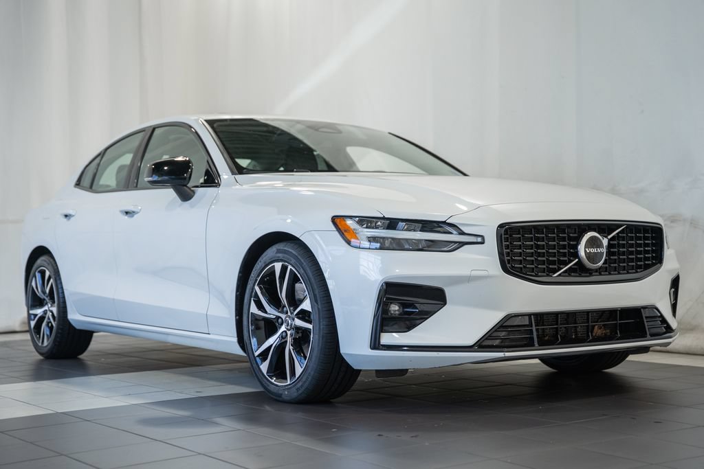 Used 2024 Volvo S60 B5 Core FWD image 1