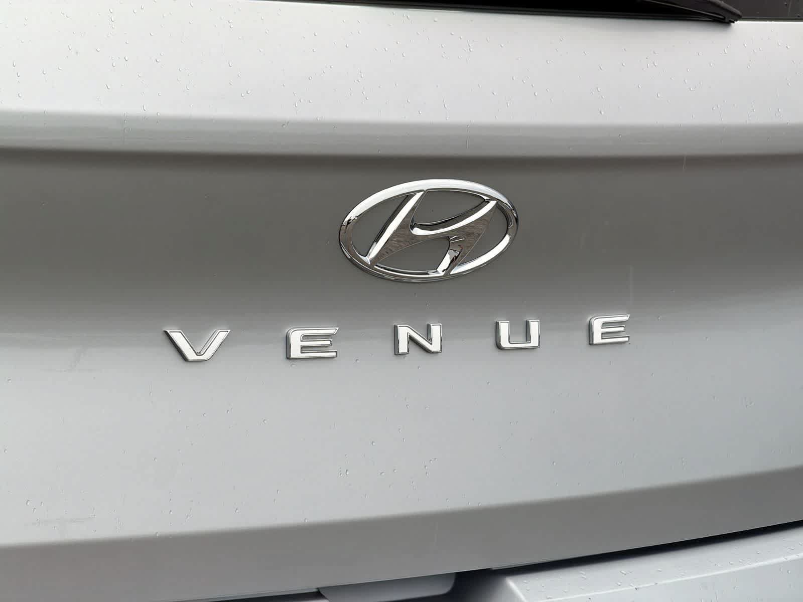 Used 2022 Hyundai Venue SE FWD image 13