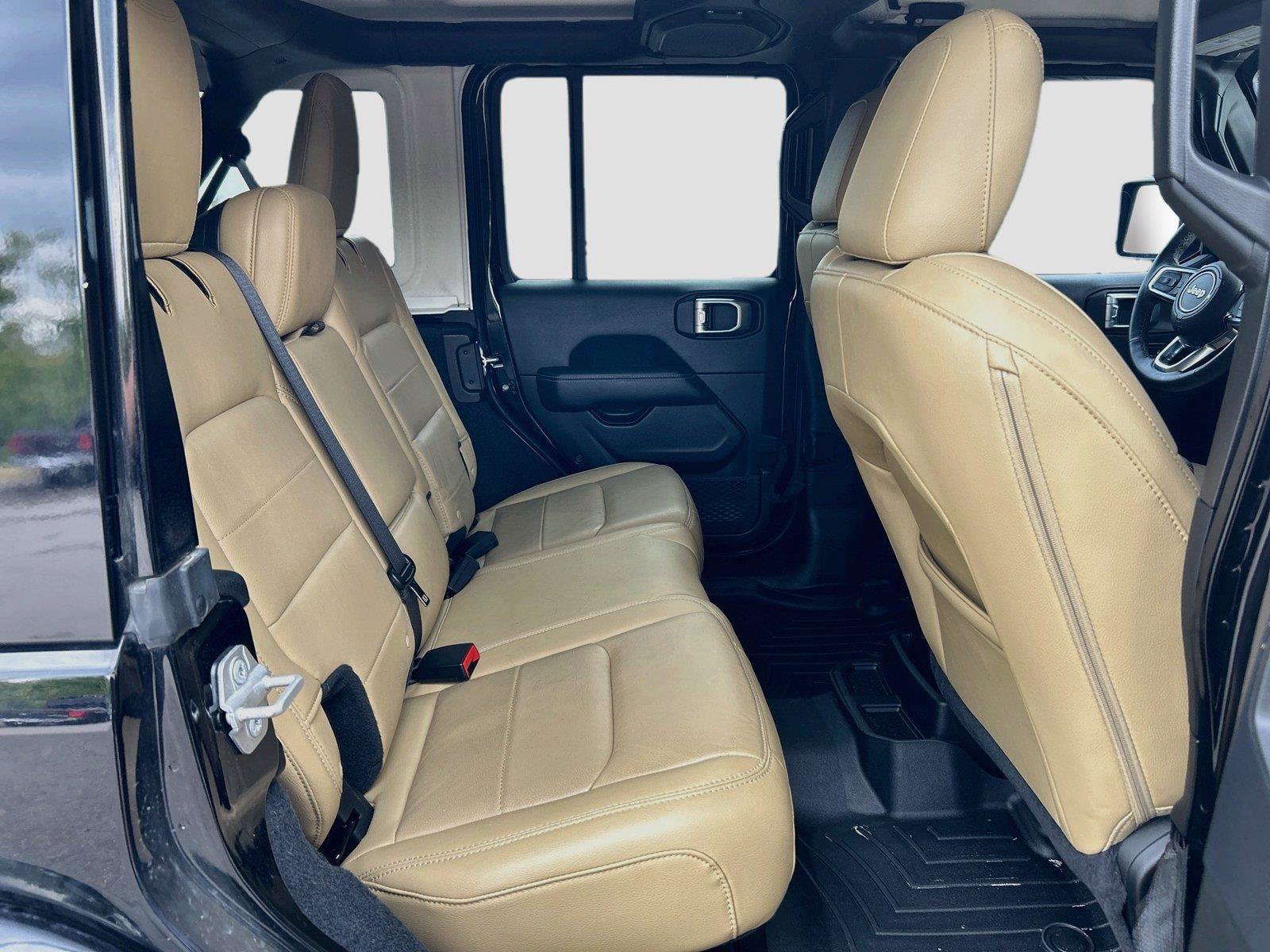Used 2018 Jeep Wrangler Unlimited Sahara AWD/4WD image 22