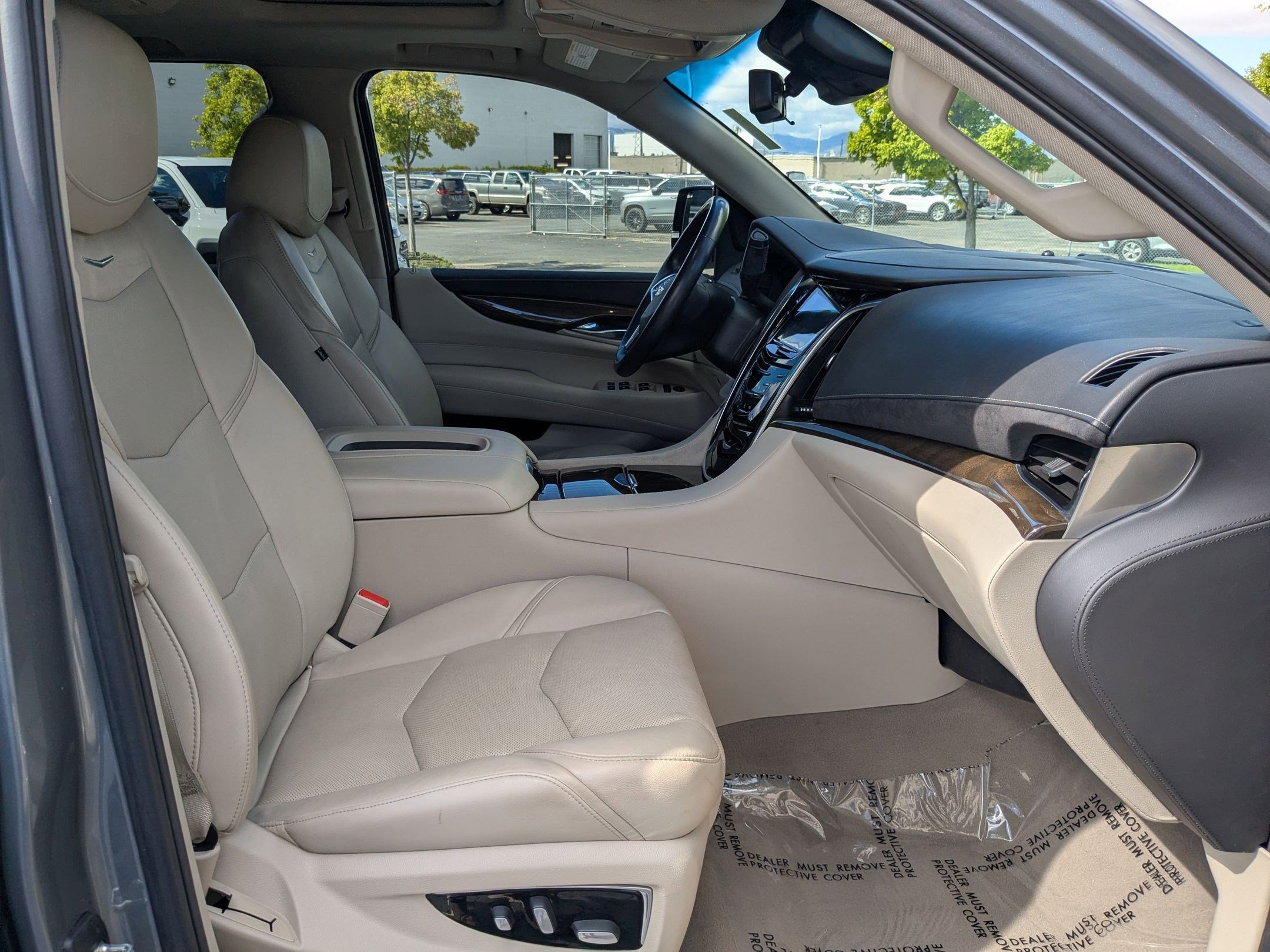 Used 2020 Cadillac Escalade ESV Premium Luxury image 31