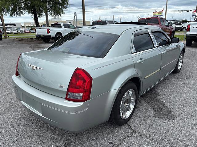 Used 2006 Chrysler 300 Touring RWD image 5