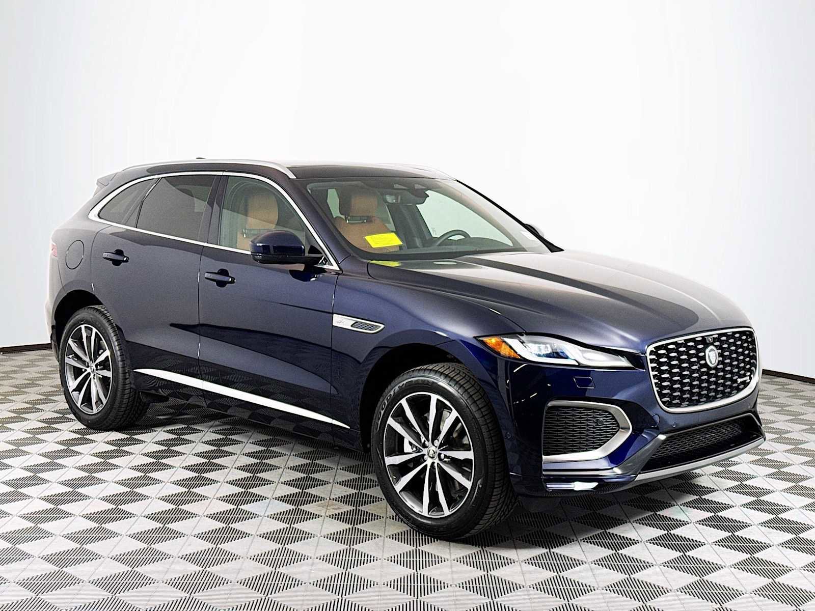 New 2025 Jaguar F-PACE R-Dynamic S image 3