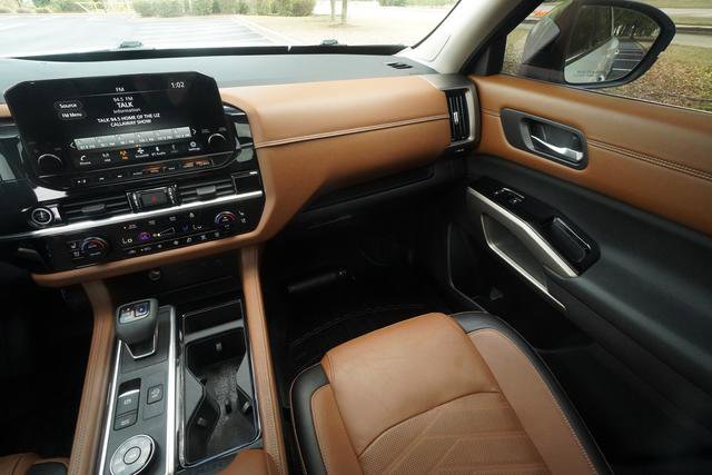 Used 2022 Nissan Pathfinder Platinum w/ Cargo Package image 14