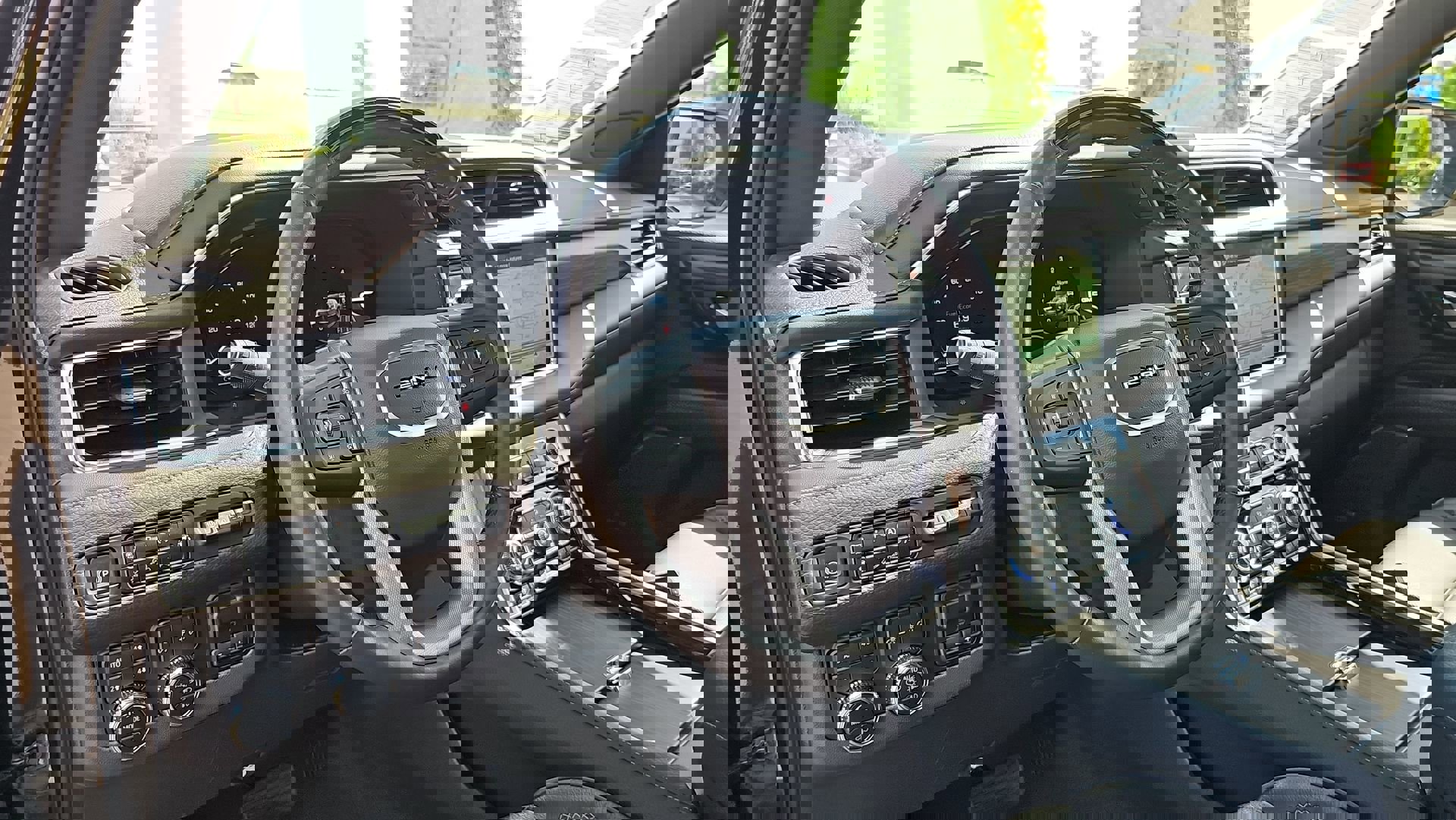 Used 2024 GMC Yukon XL Denali w/ Denali Reserve Package image 19