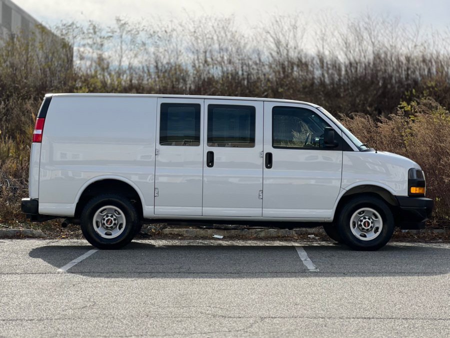 Used 2023 GMC Savana 2500 w/ Driver Convenience Package image 9