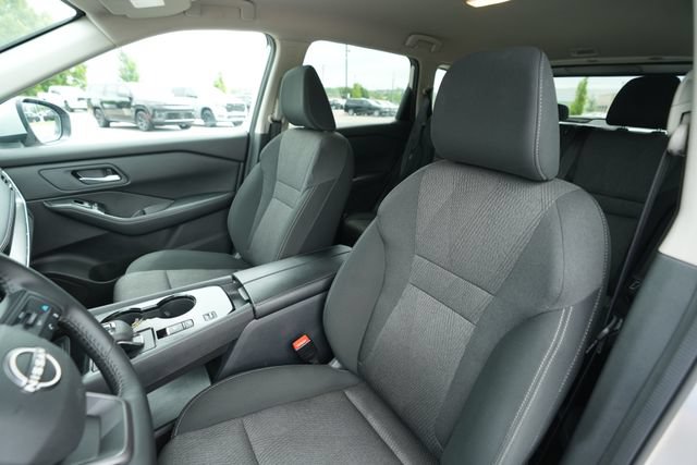 Used 2025 Nissan Rogue SV FWD image 39