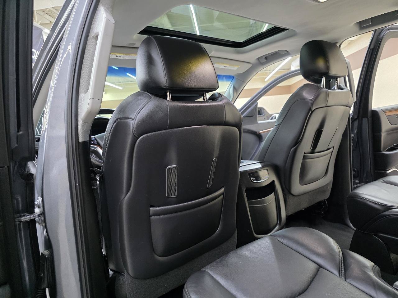 Used 2018 Cadillac Escalade ESV Luxury RWD image 27