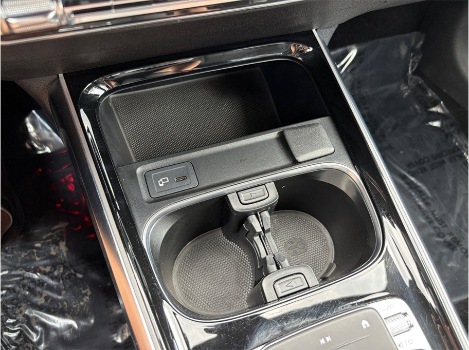 Used 2020 Mercedes-Benz GLB 250 4MATIC w/ Premium Package image 32