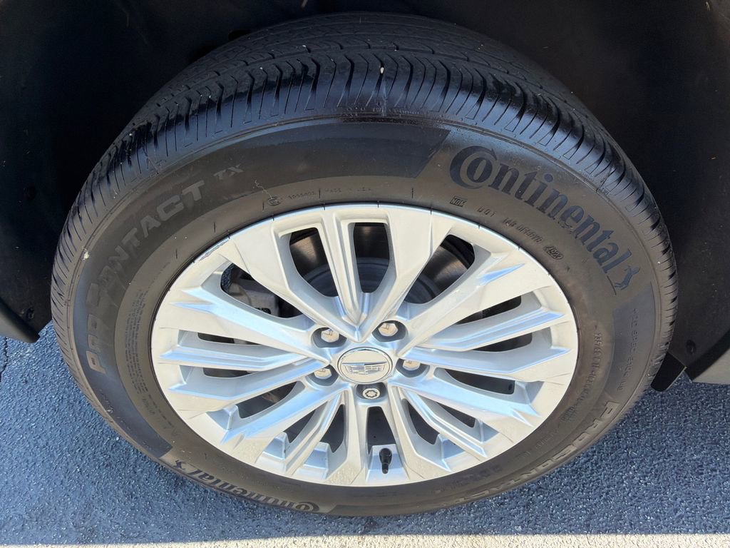 Used 2024 Cadillac XT4 Luxury w/ Cold Weather Package image 17