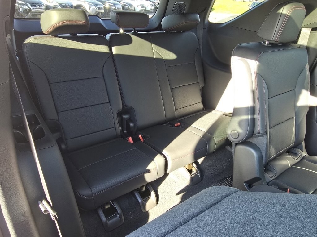 New 2026 Chevrolet Traverse Z71 w/ LPO, Floor Liner Package image 13