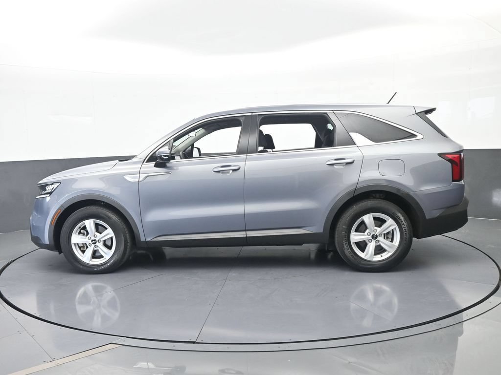Used 2023 Kia Sorento LX FWD image 3