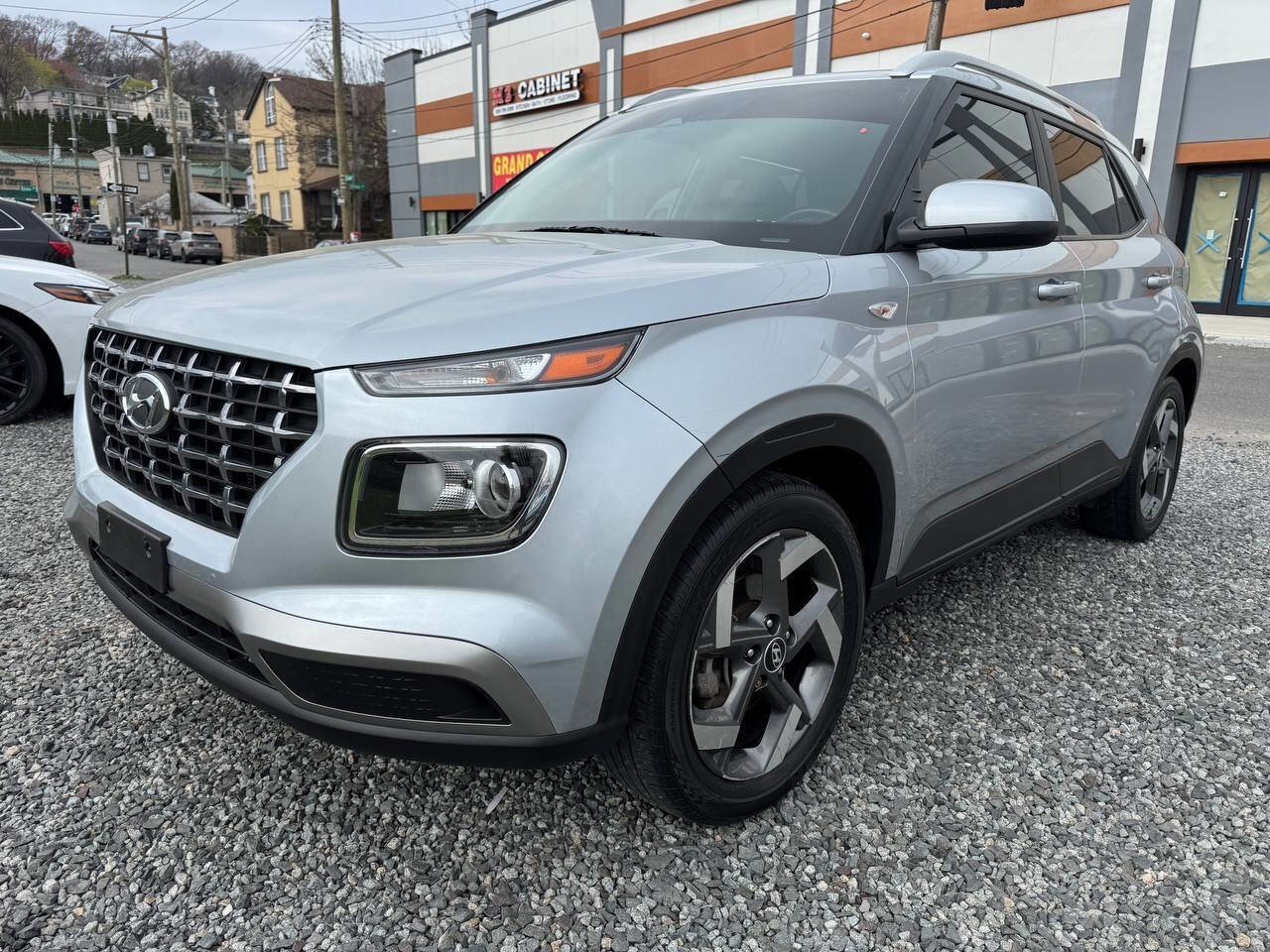 Used 2023 Hyundai Venue SEL image 1