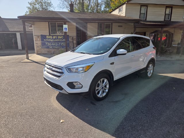 Used 2017 Ford Escape SE FWD image 1